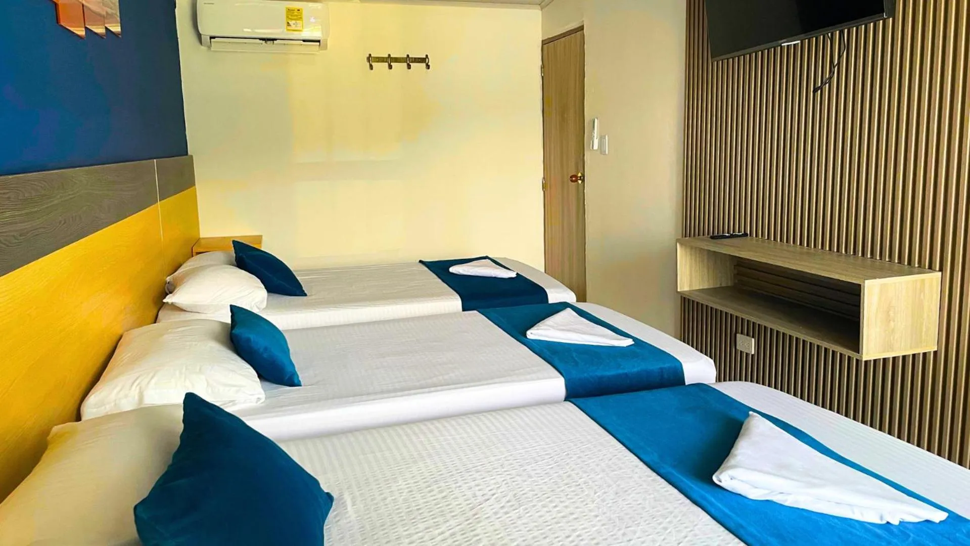 Photo of the whole room, Bed in Hotel Caribe Real Inn
