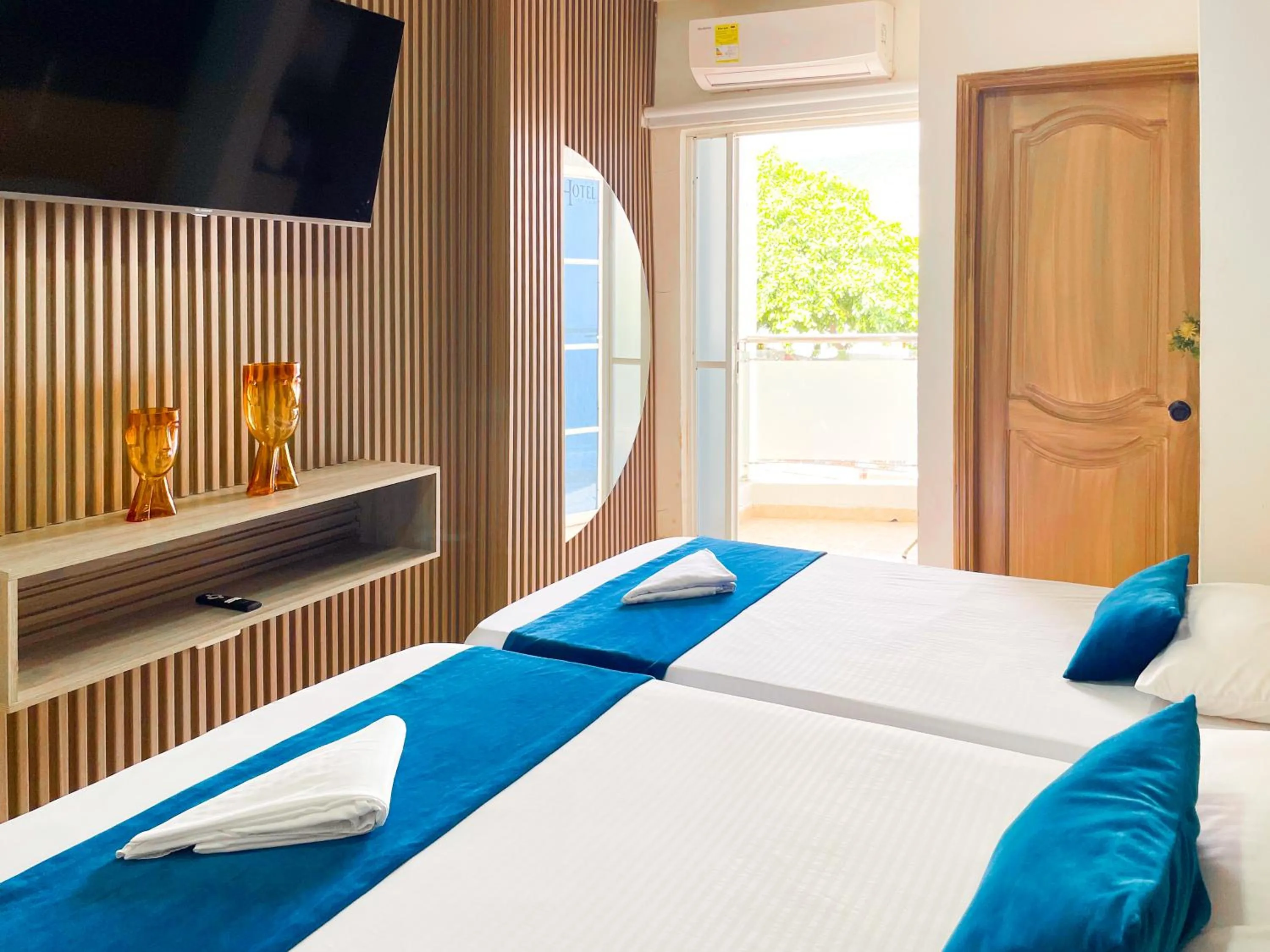 Balcony/Terrace, Bed in Hotel Caribe Real Inn
