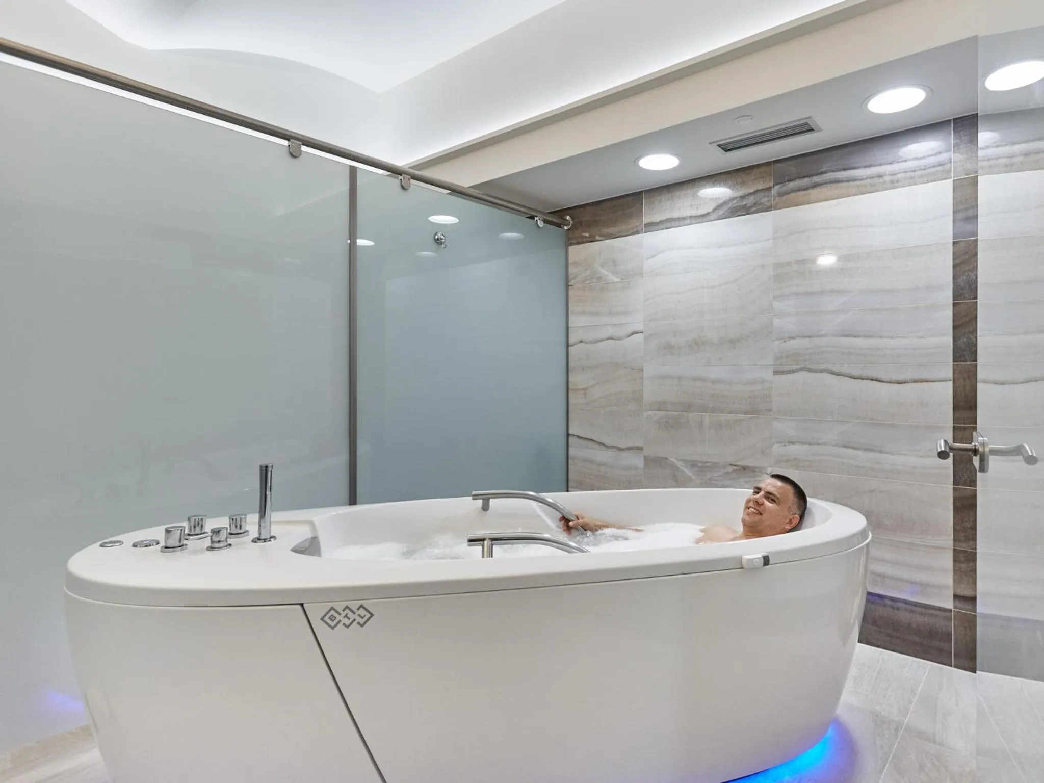 Hot Tub in Hotel Sirius