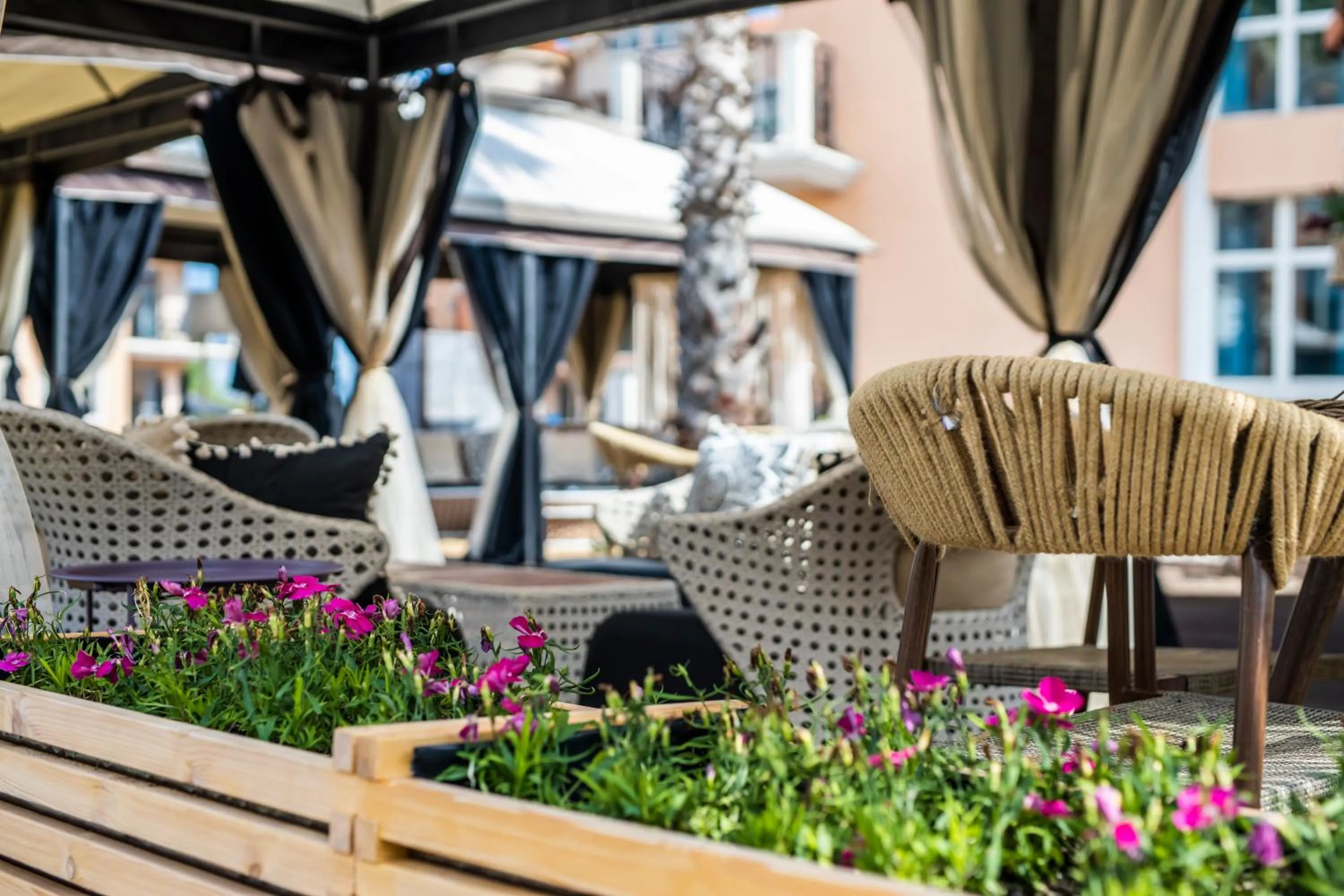 Garden in Touristic Complex Hacienda Beach Apartments Sozopol