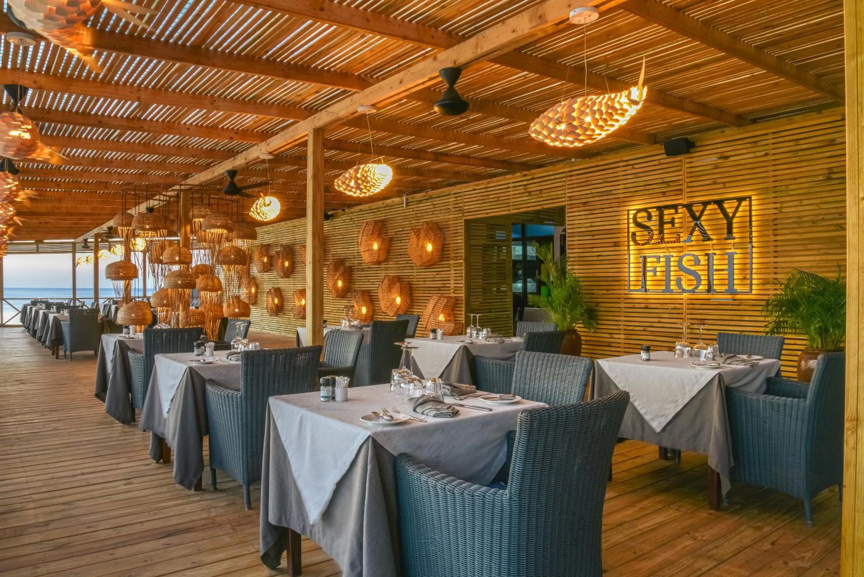 Restaurant/places to eat in Z Hotel & Z2 Hotel