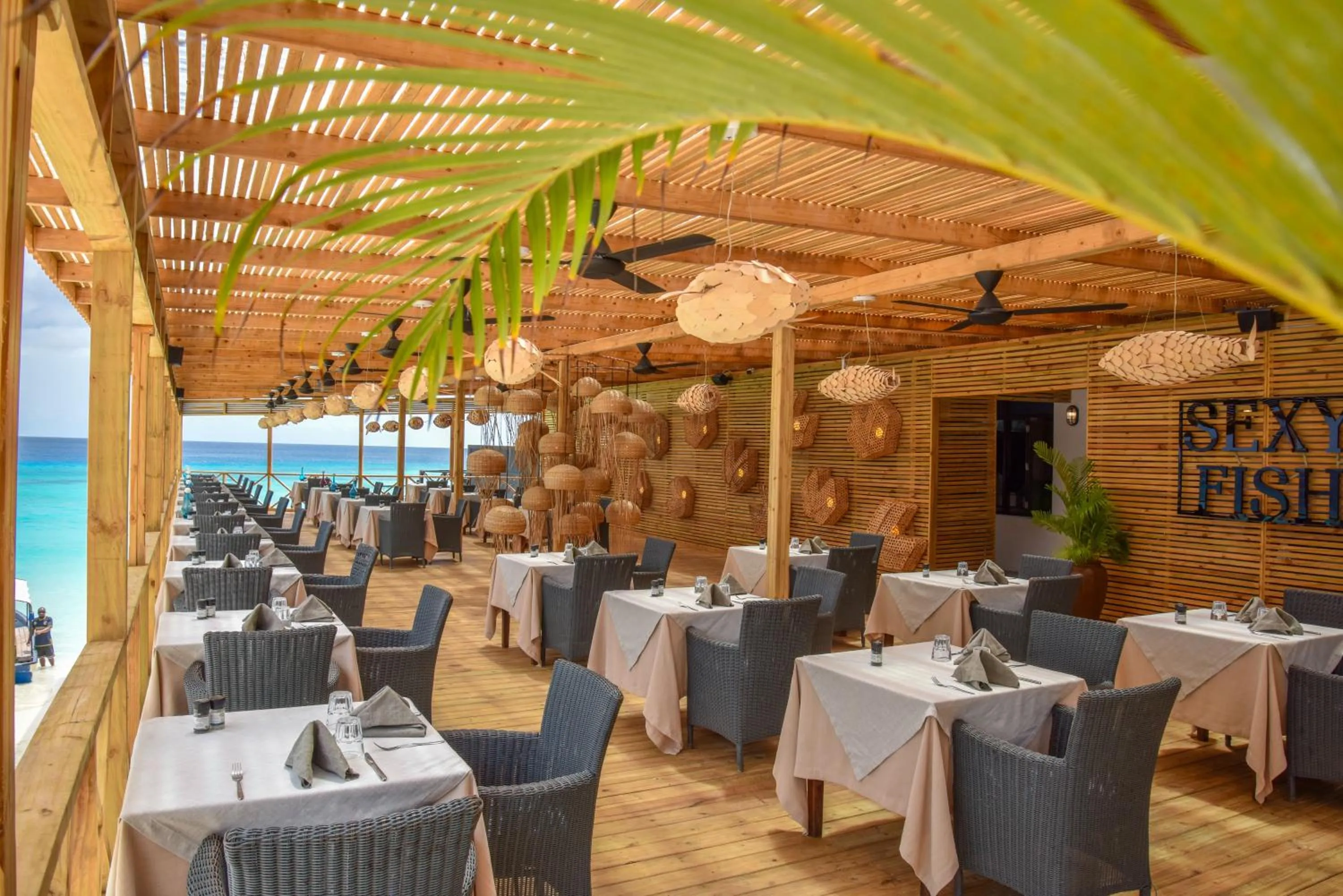 Restaurant/places to eat in Z Hotel & Z2 Hotel