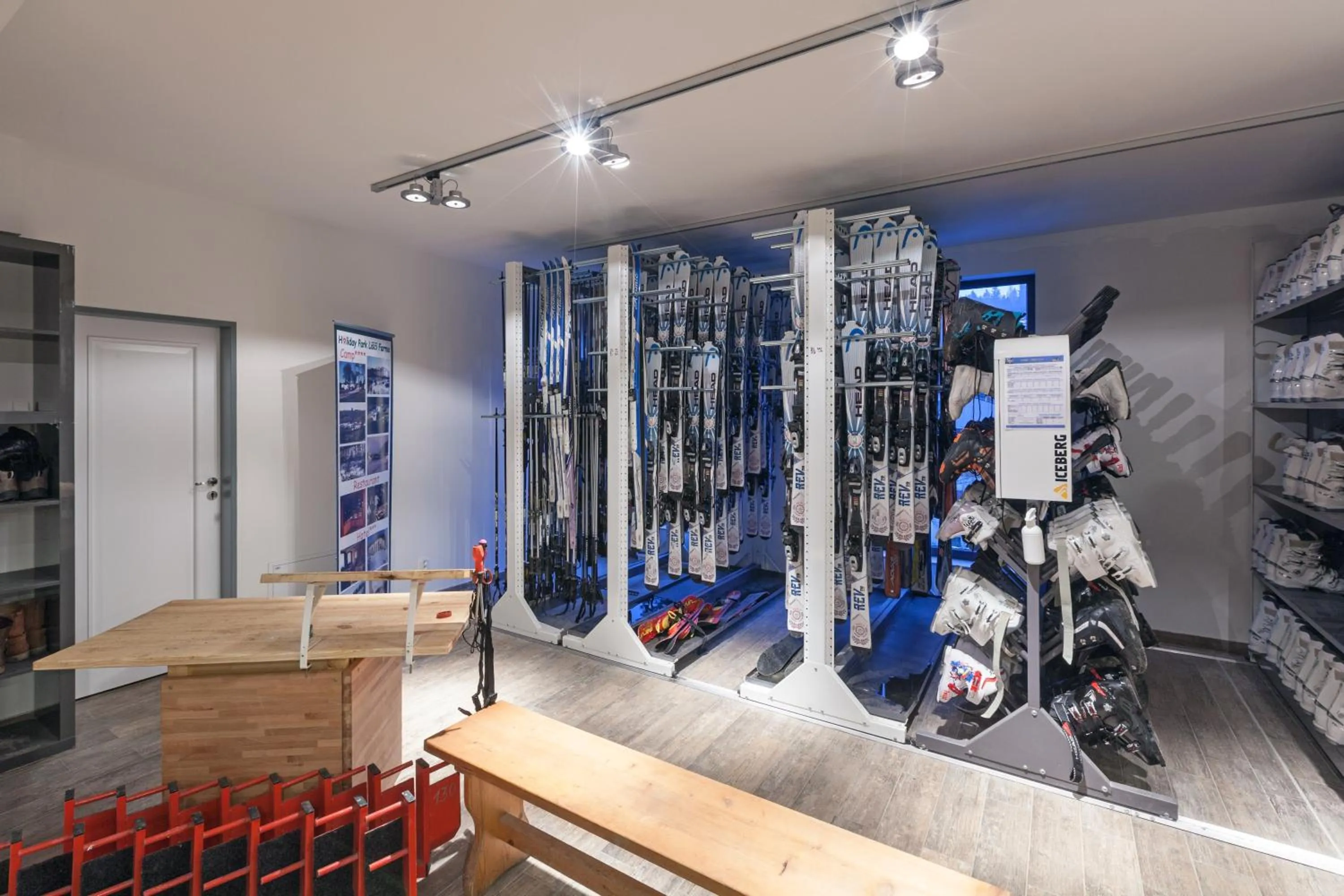 Skiing in Hotel U Kabinky