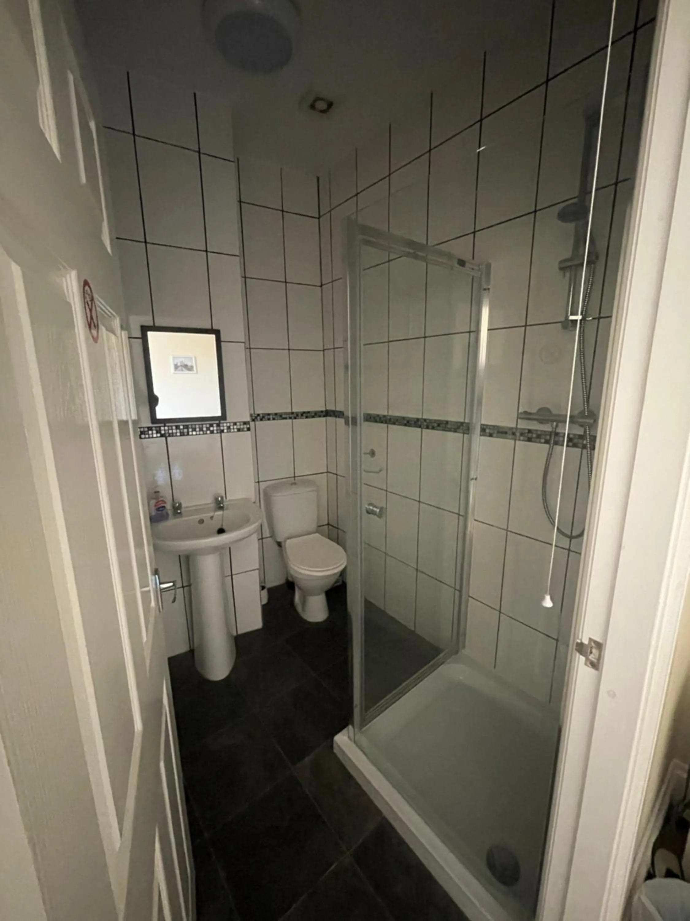 Budget Twin Room in Mersey view Hotel & Pub