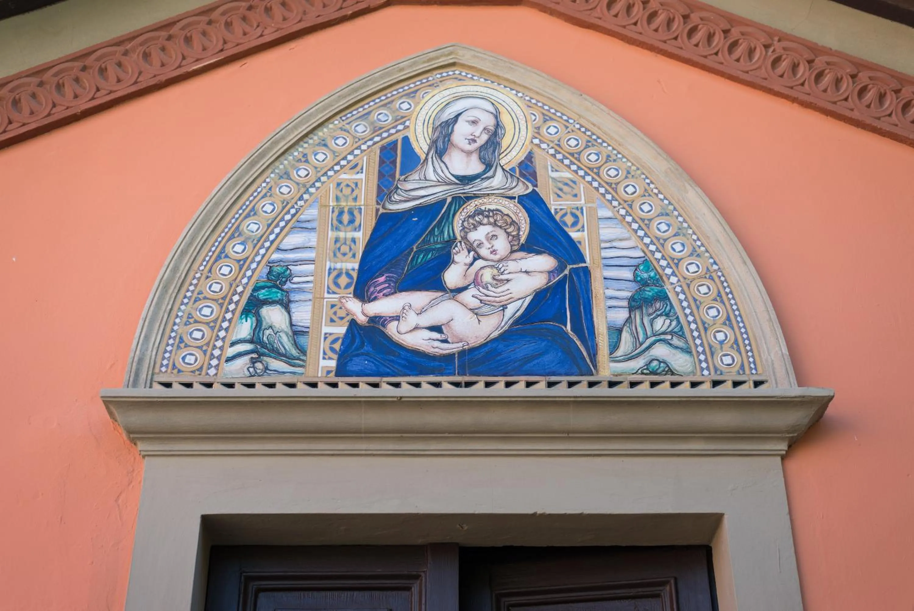 Facade/entrance in Villa Emilia