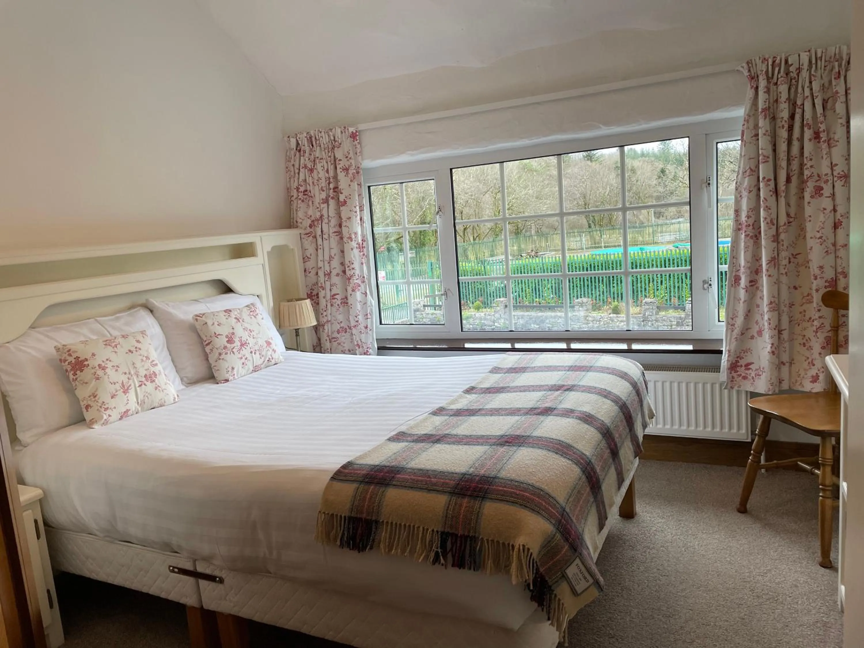Bedroom, Bed in Ryan's River Lodge B&B