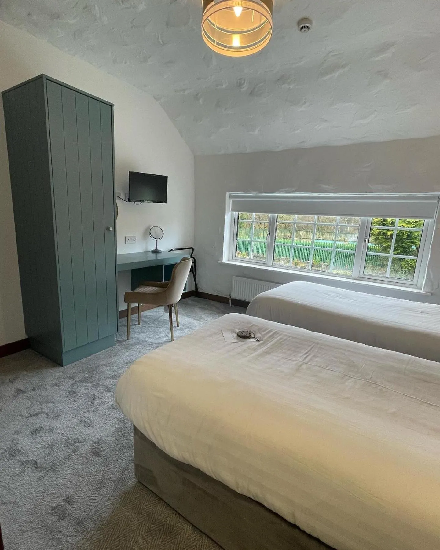 Photo of the whole room, Bed in Ryan's River Lodge B&B