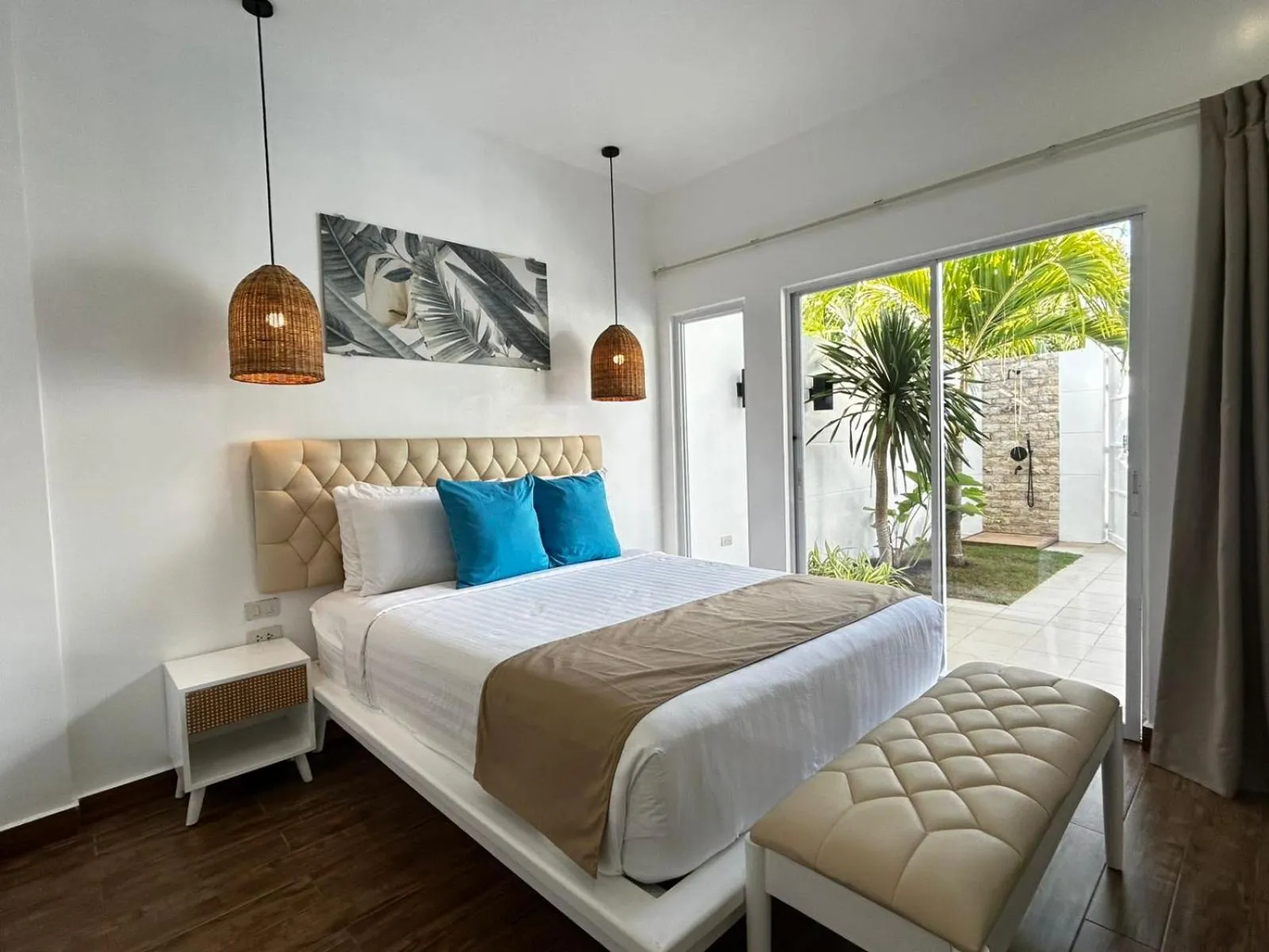 Bed in Pineale Villas, Resort and Spa