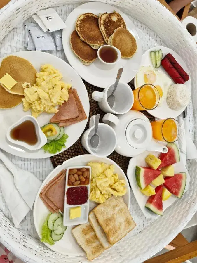 Food and drinks in Pineale Villas, Resort and Spa Food and drinks in Pineale Villas, Resort and Spa