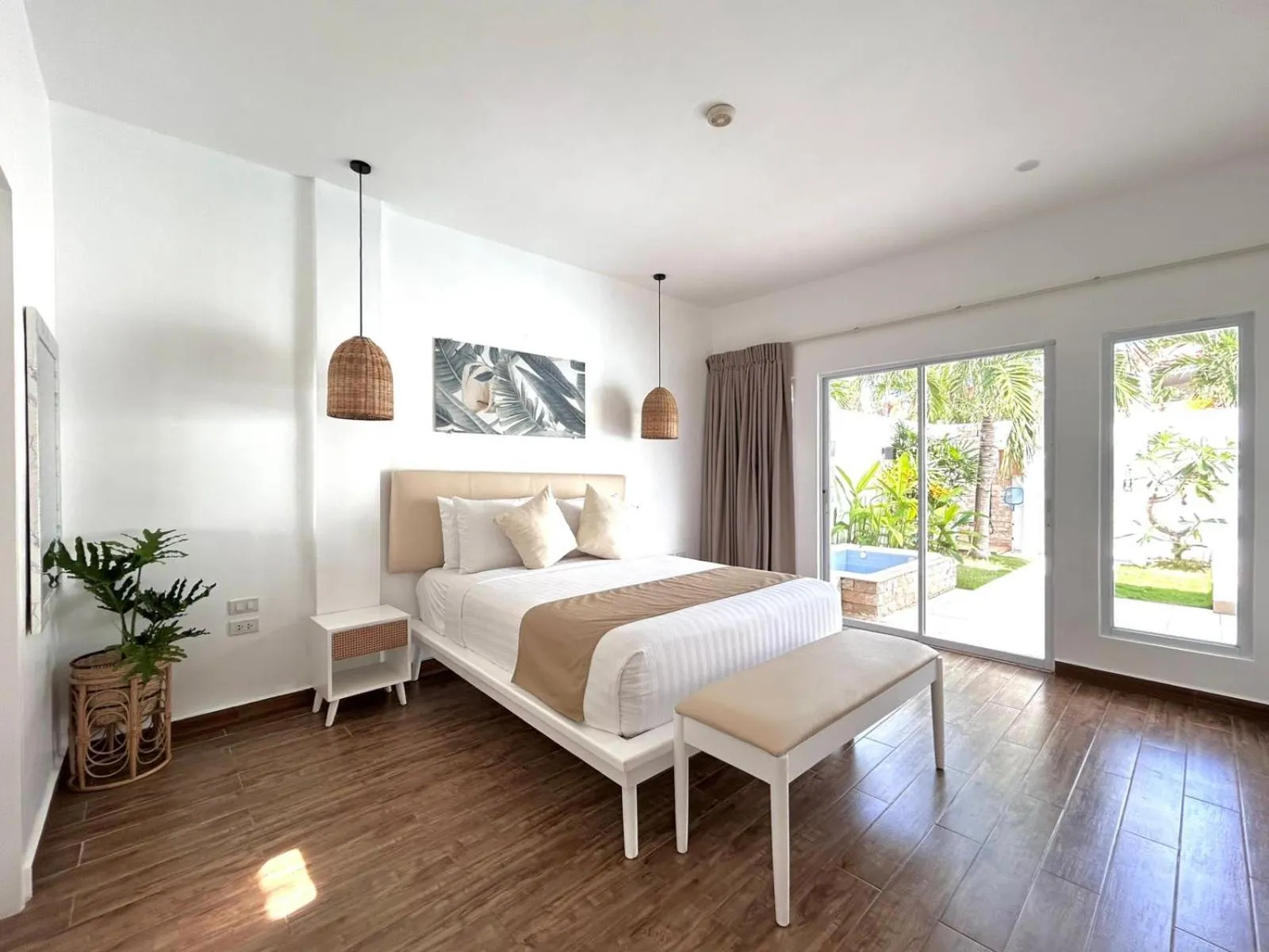 Bed in Pineale Villas, Resort and Spa