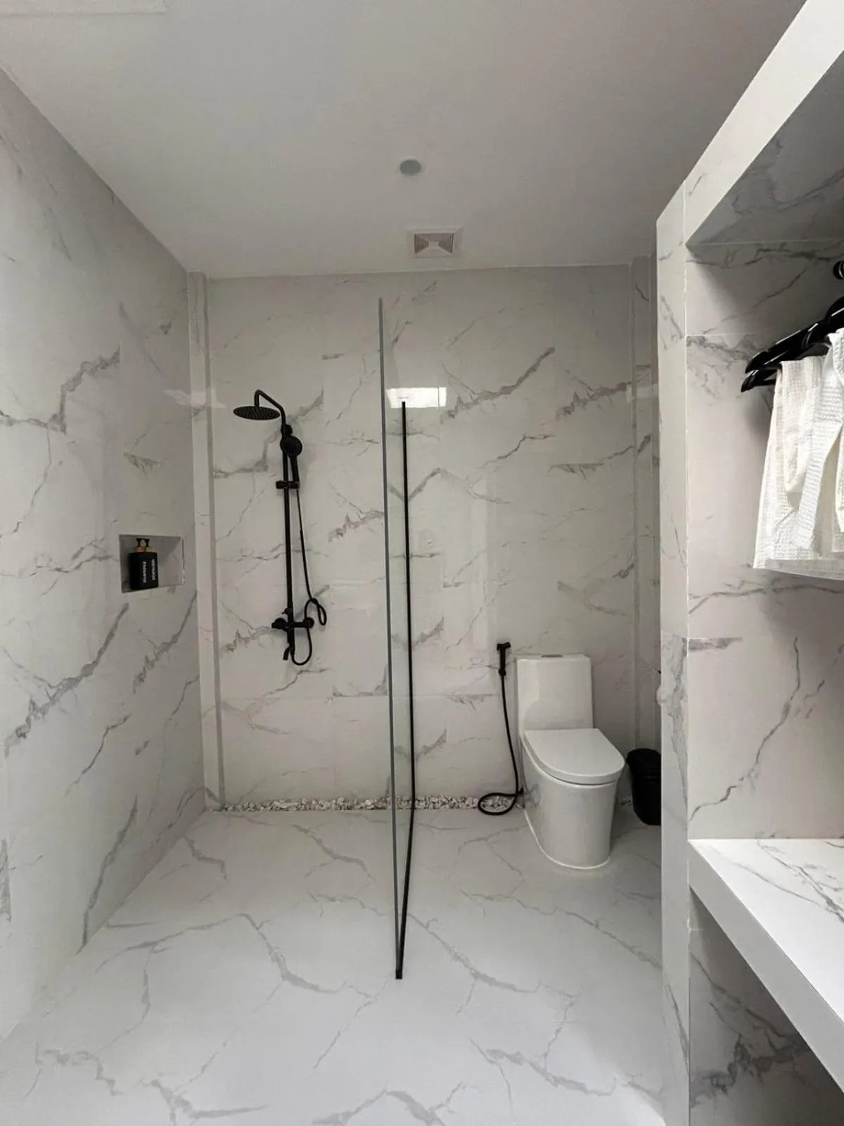 Shower in Pineale Villas, Resort and Spa