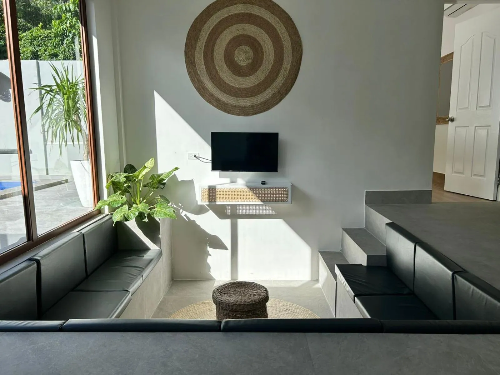 TV and multimedia in Pineale Villas, Resort and Spa