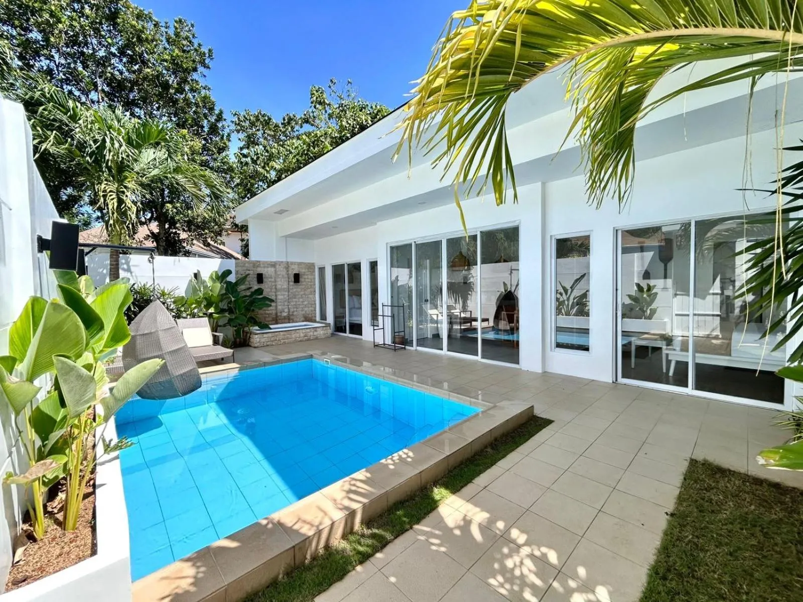 Swimming pool in Pineale Villas, Resort and Spa