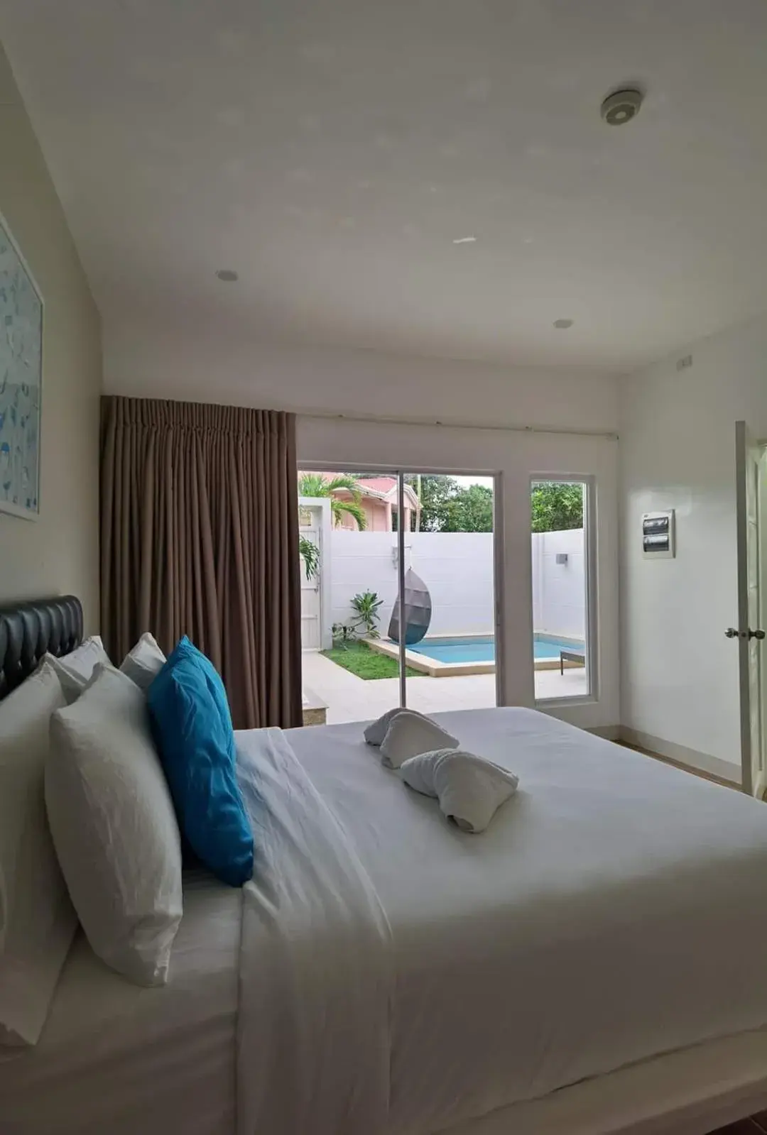 Pool view, Bed in Pineale Villas, Resort and Spa Pool view, Bed in Pineale Villas, Resort and Spa