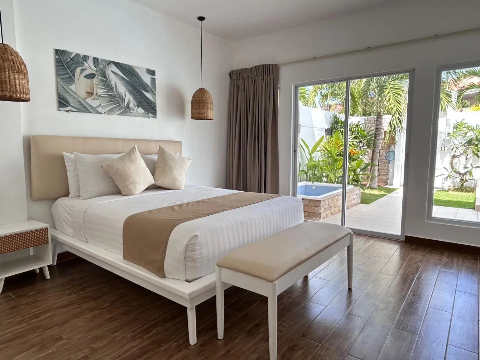 Bed in Pineale Villas, Resort and Spa