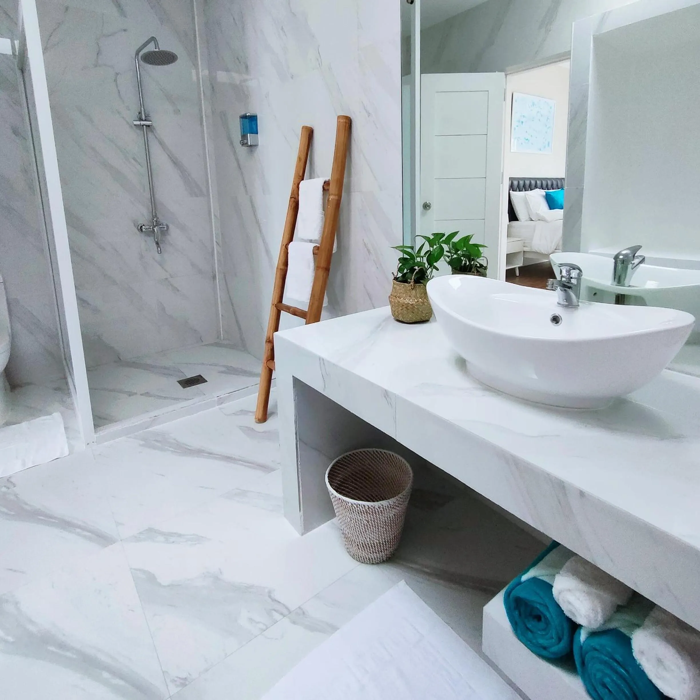 Shower in Pineale Villas, Resort and Spa