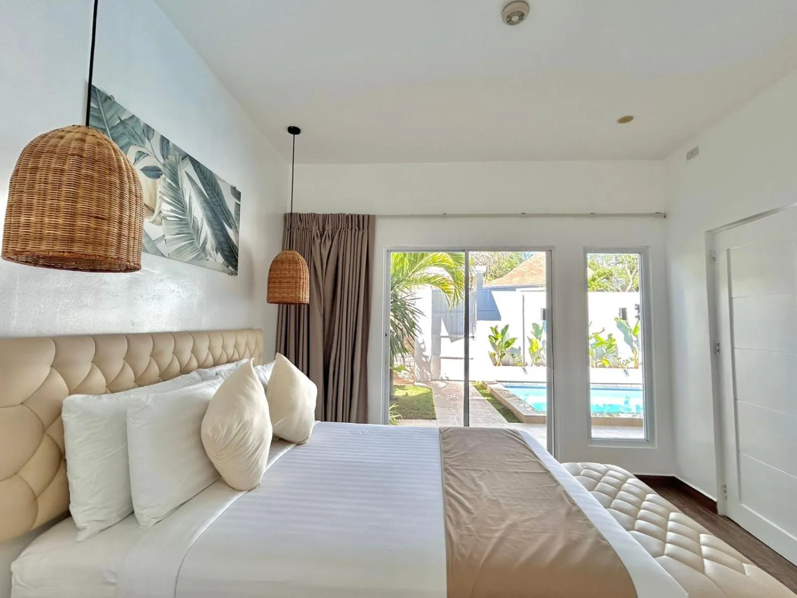 Bed in Pineale Villas, Resort and Spa