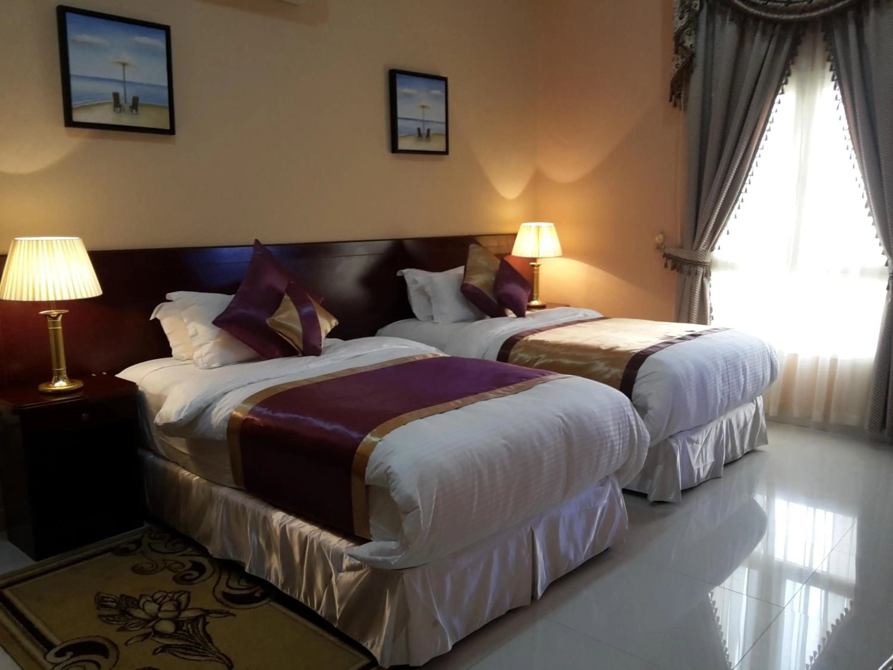 Day, Bed in Royal Gardens Hotel