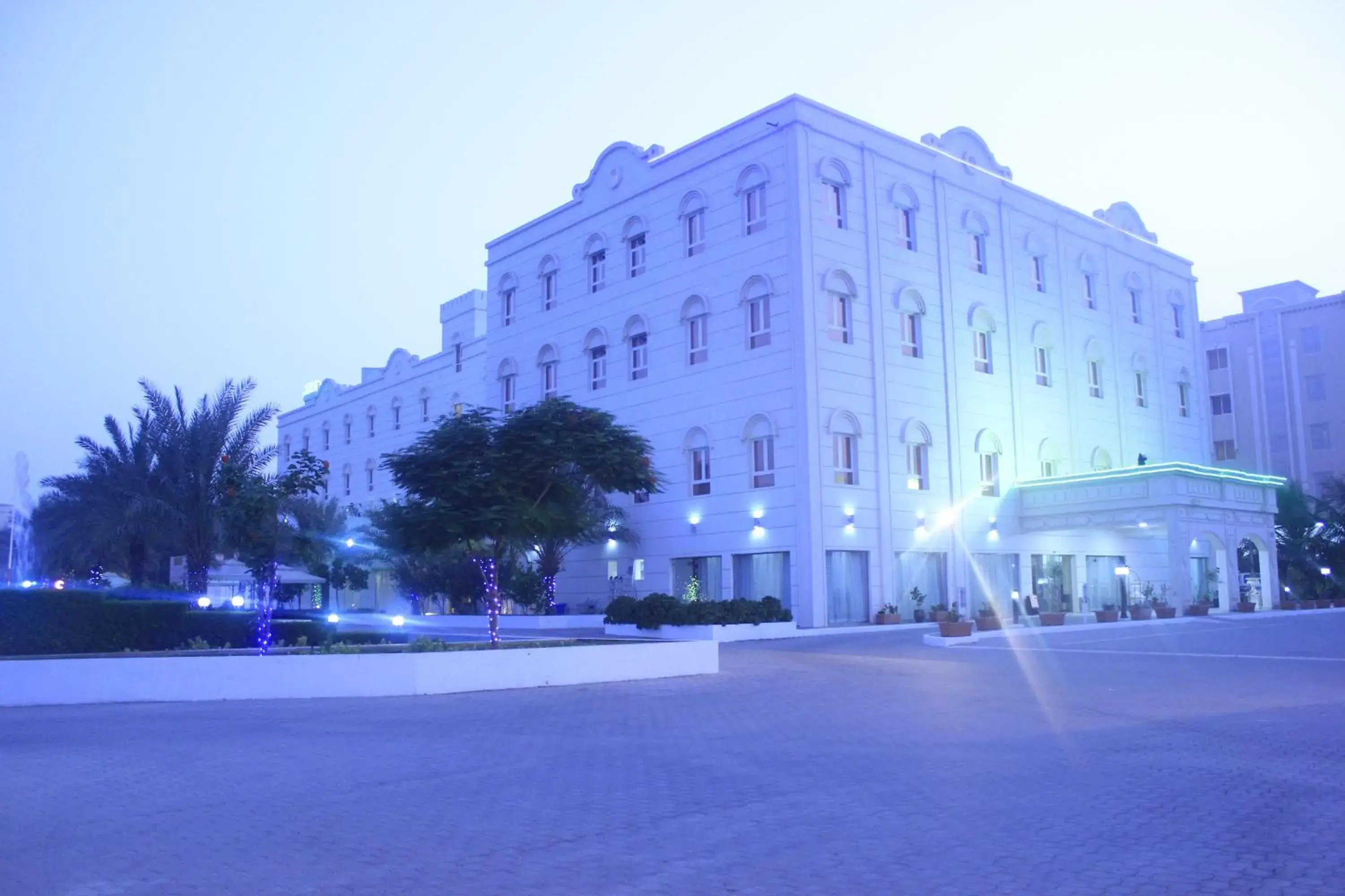 Property building in Royal Gardens Hotel Property building in Royal Gardens Hotel