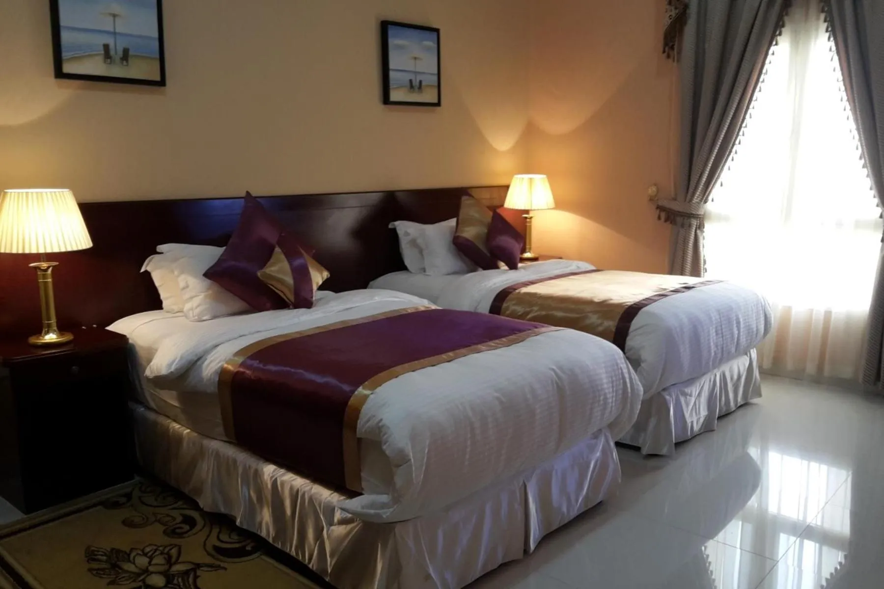 Bed in Royal Gardens Hotel