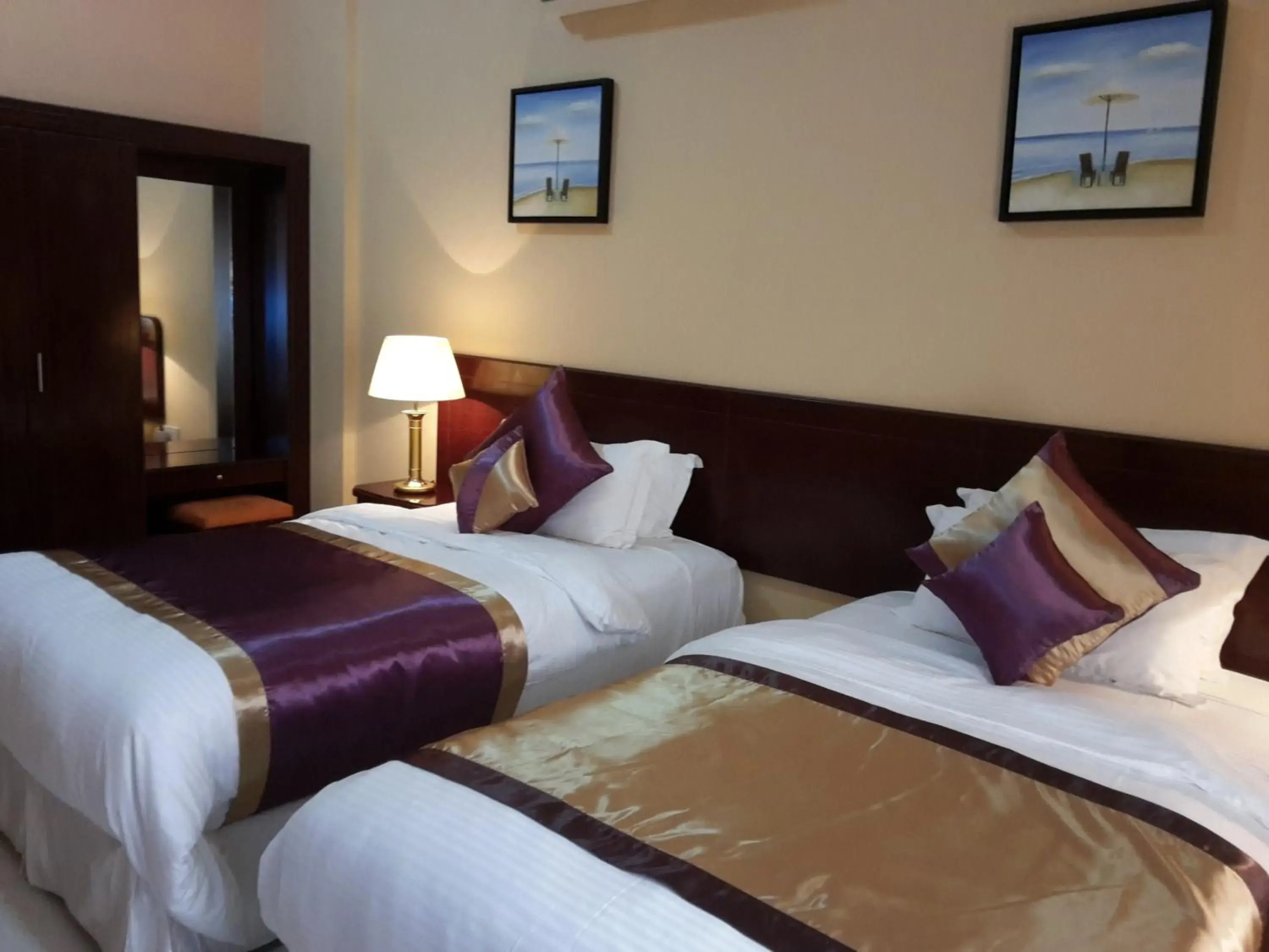 Family Suite (4 Adults) in Royal Gardens Hotel Family Suite (4 Adults) in Royal Gardens Hotel