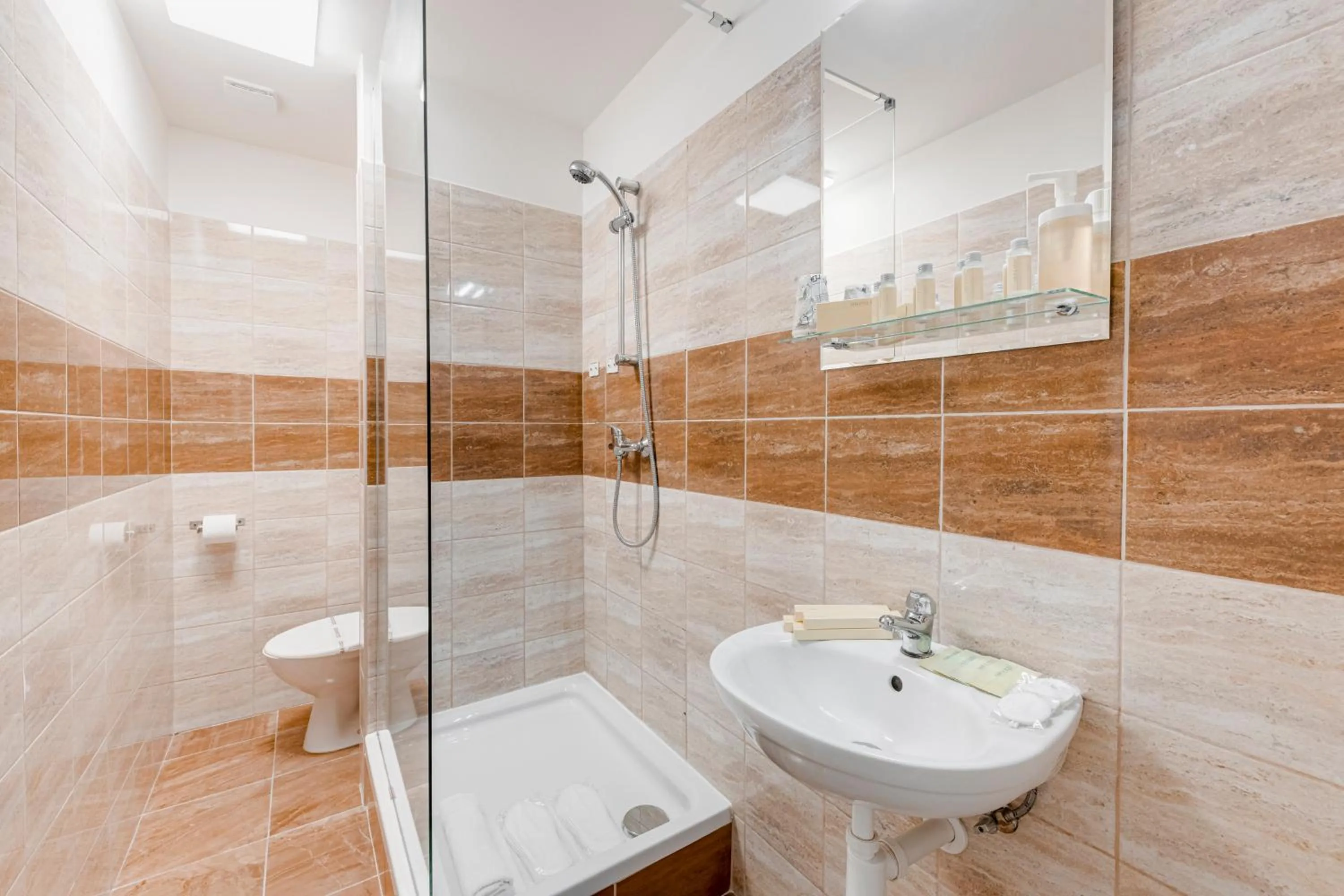 Toilet in Koruna Hotel