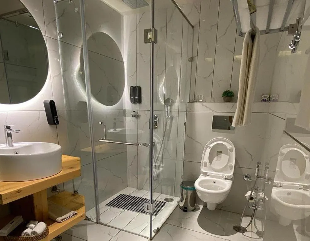 Shower in Echor Mandara TreeVilla Dharamshala