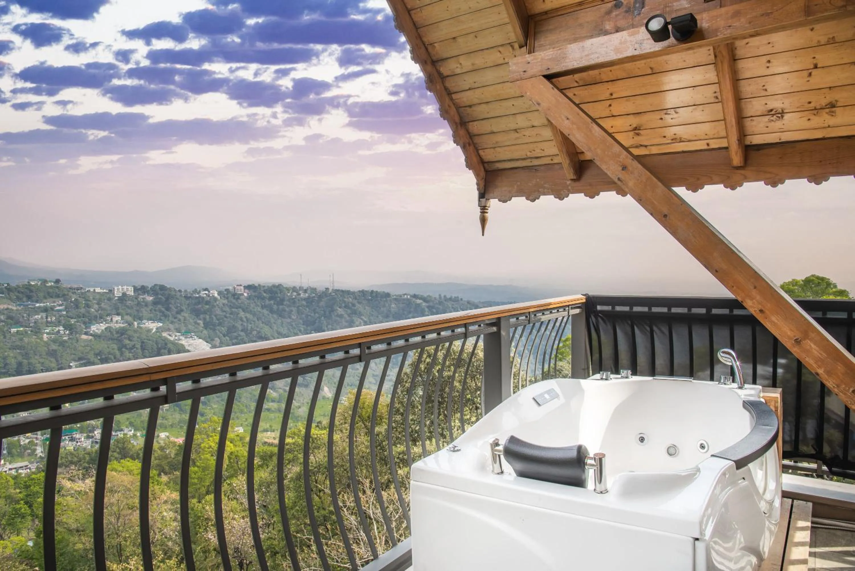 Natural landscape in Echor Mandara TreeVilla Dharamshala