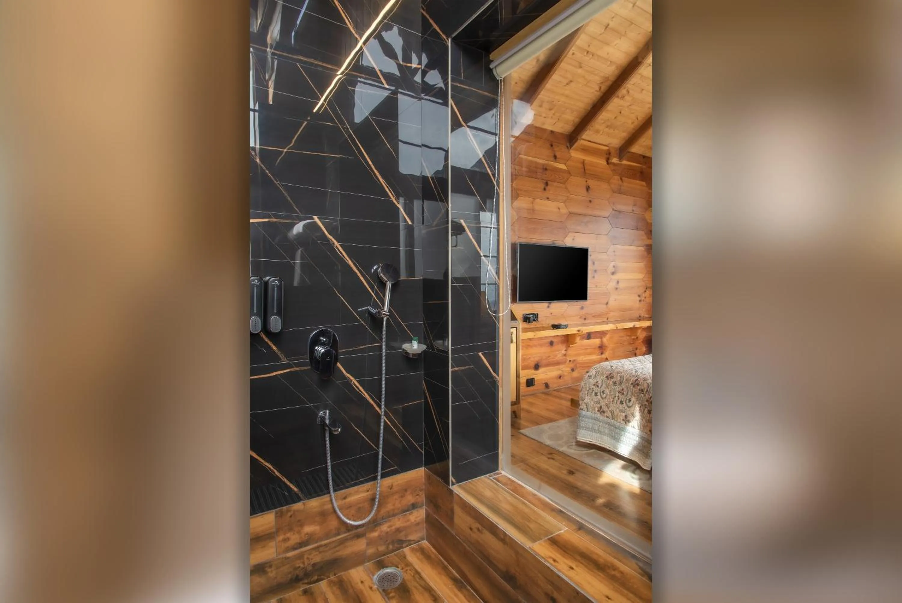 Shower in Echor Mandara TreeVilla Dharamshala