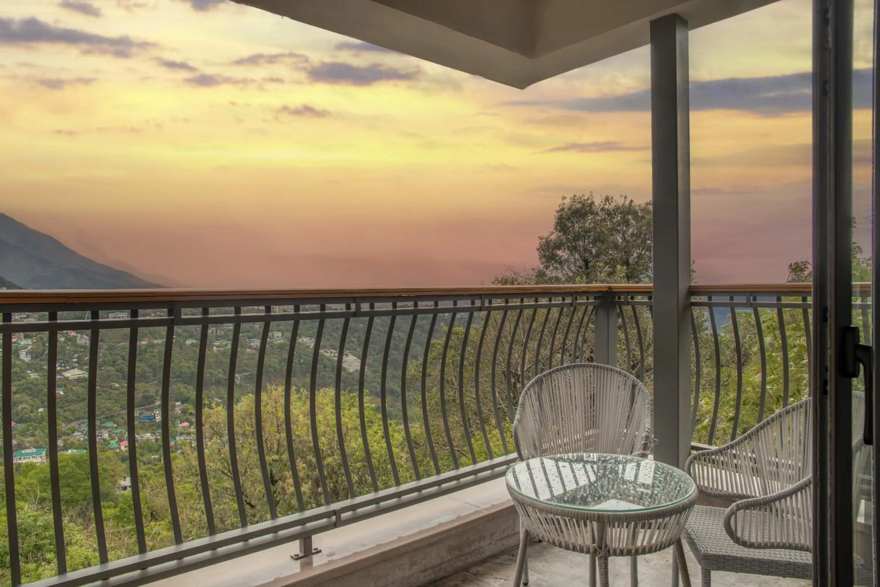 Natural landscape in Echor Mandara TreeVilla Dharamshala