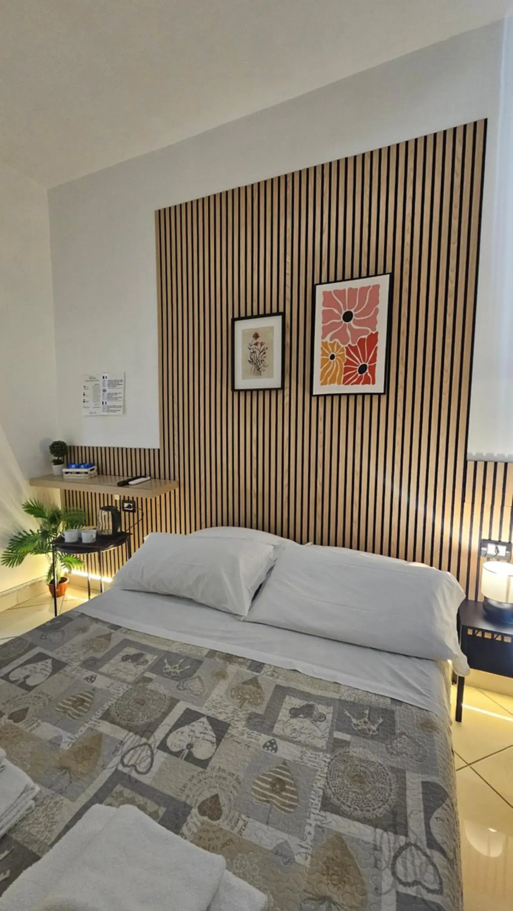 Double Room with Private Bathroom - single occupancy in B&B Napoli Centrale Centro Double Room with Private Bathroom - single occupancy in B&B Napoli Centrale Centro