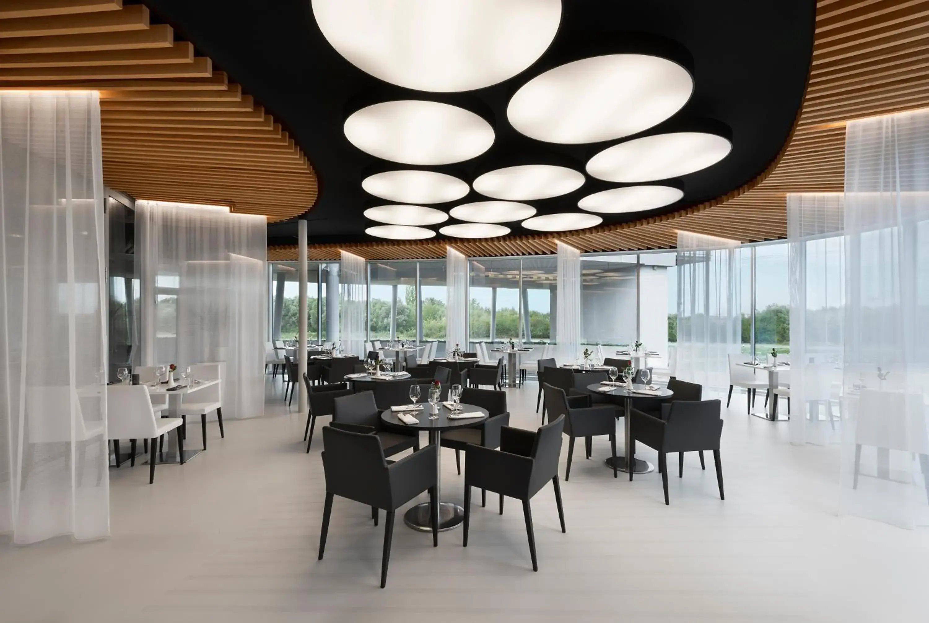 Restaurant/places to eat in Aquapalace Hotel Prague Restaurant/places to eat in Aquapalace Hotel Prague