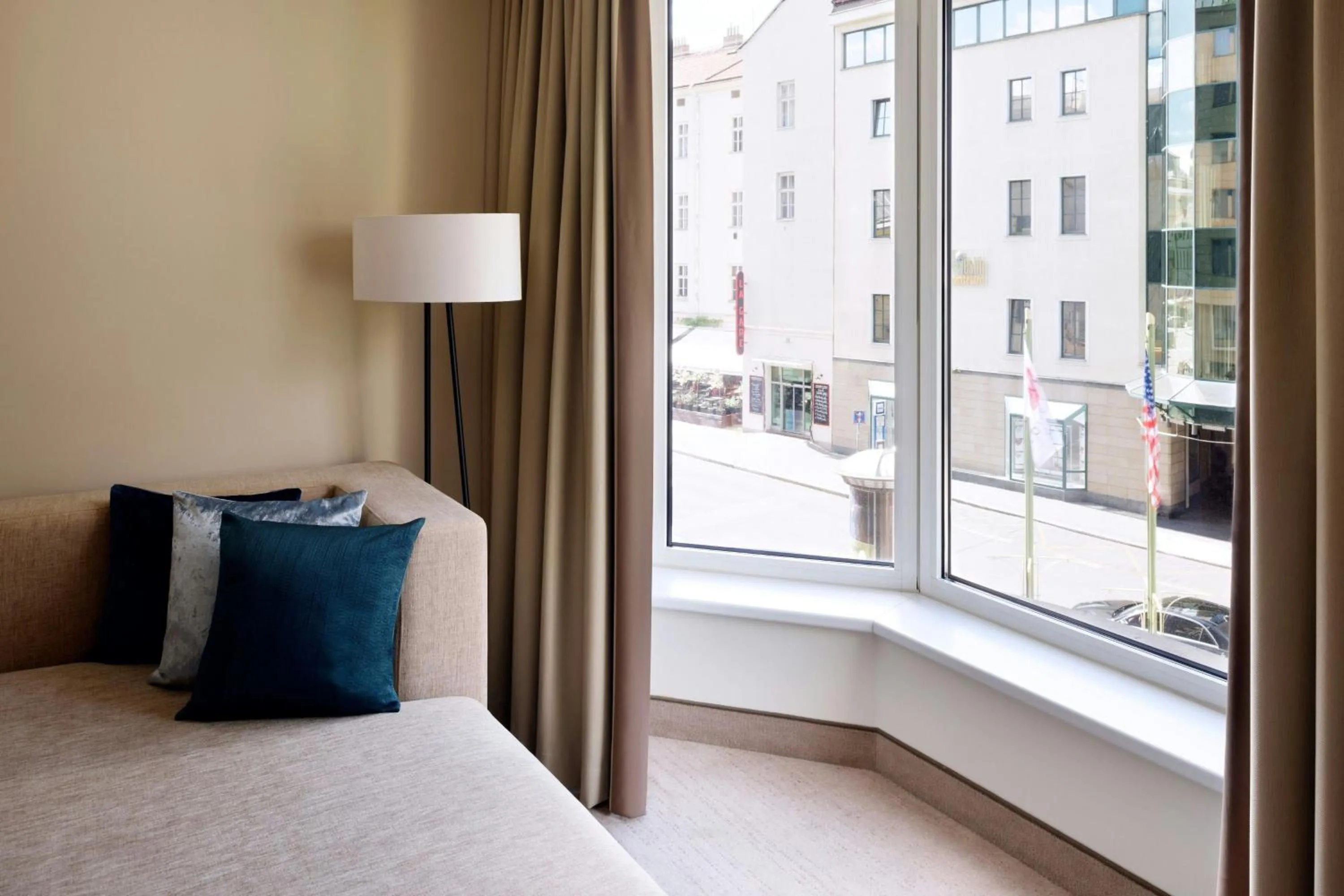 Photo of the whole room, Bed in Prague Marriott Hotel