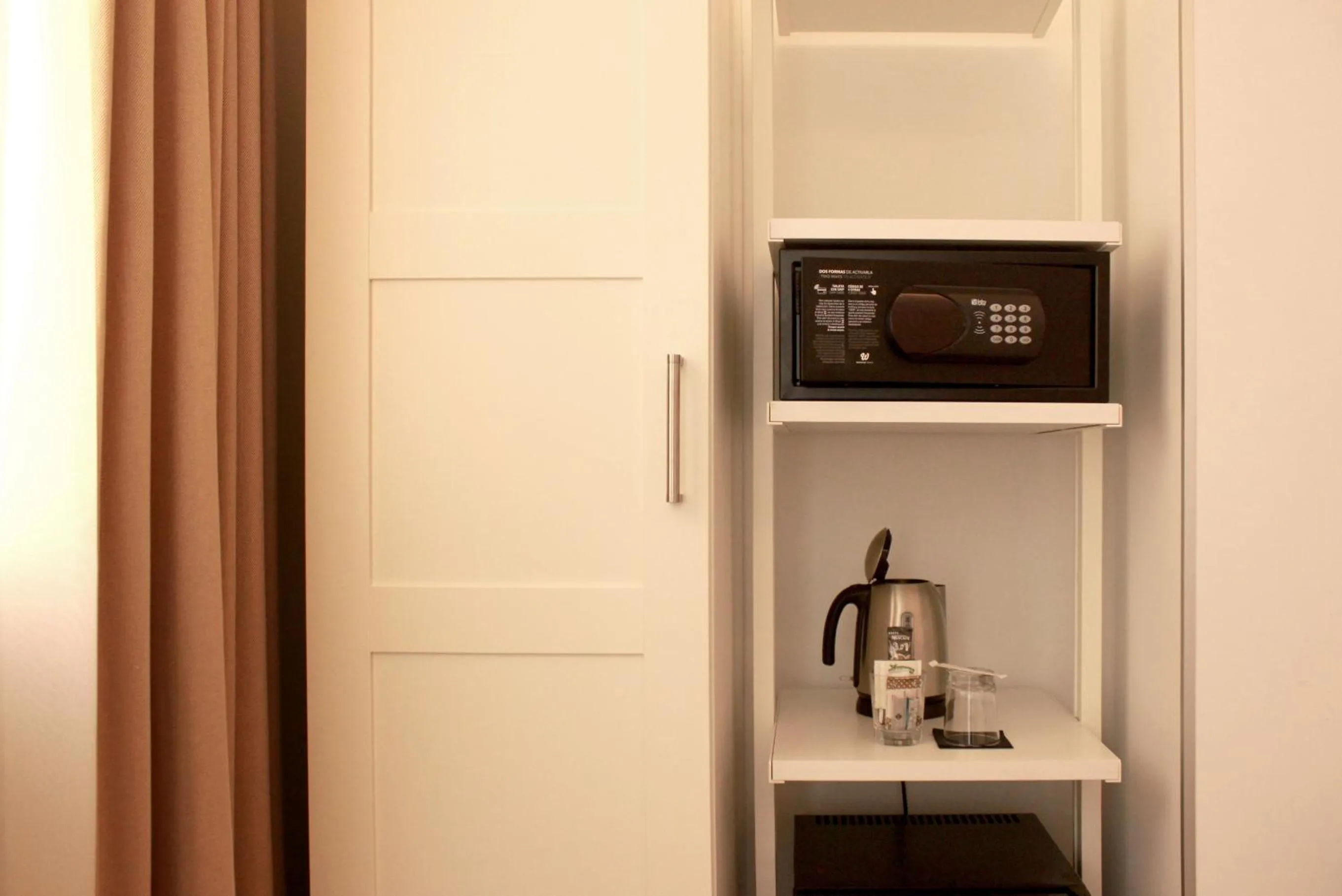 Coffee/tea facilities in Woohoo Rooms Boutique Sol