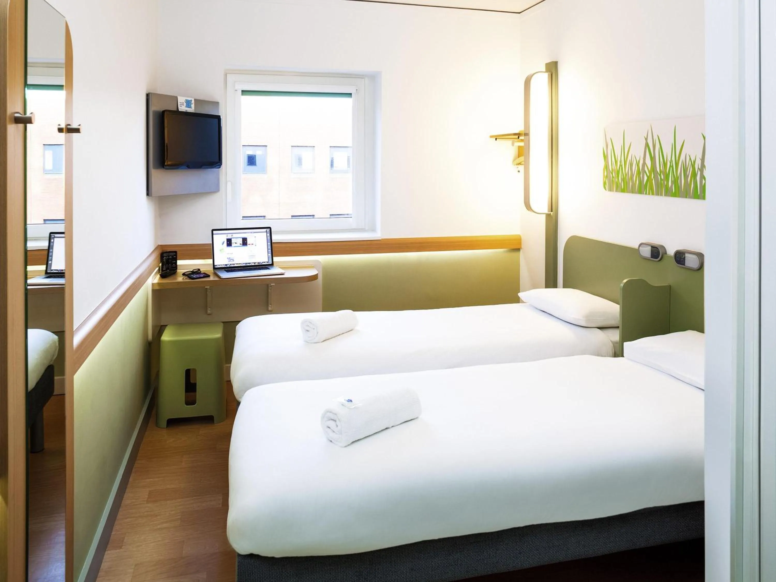 Bedroom, Bed in ibis budget Belfast City Centre