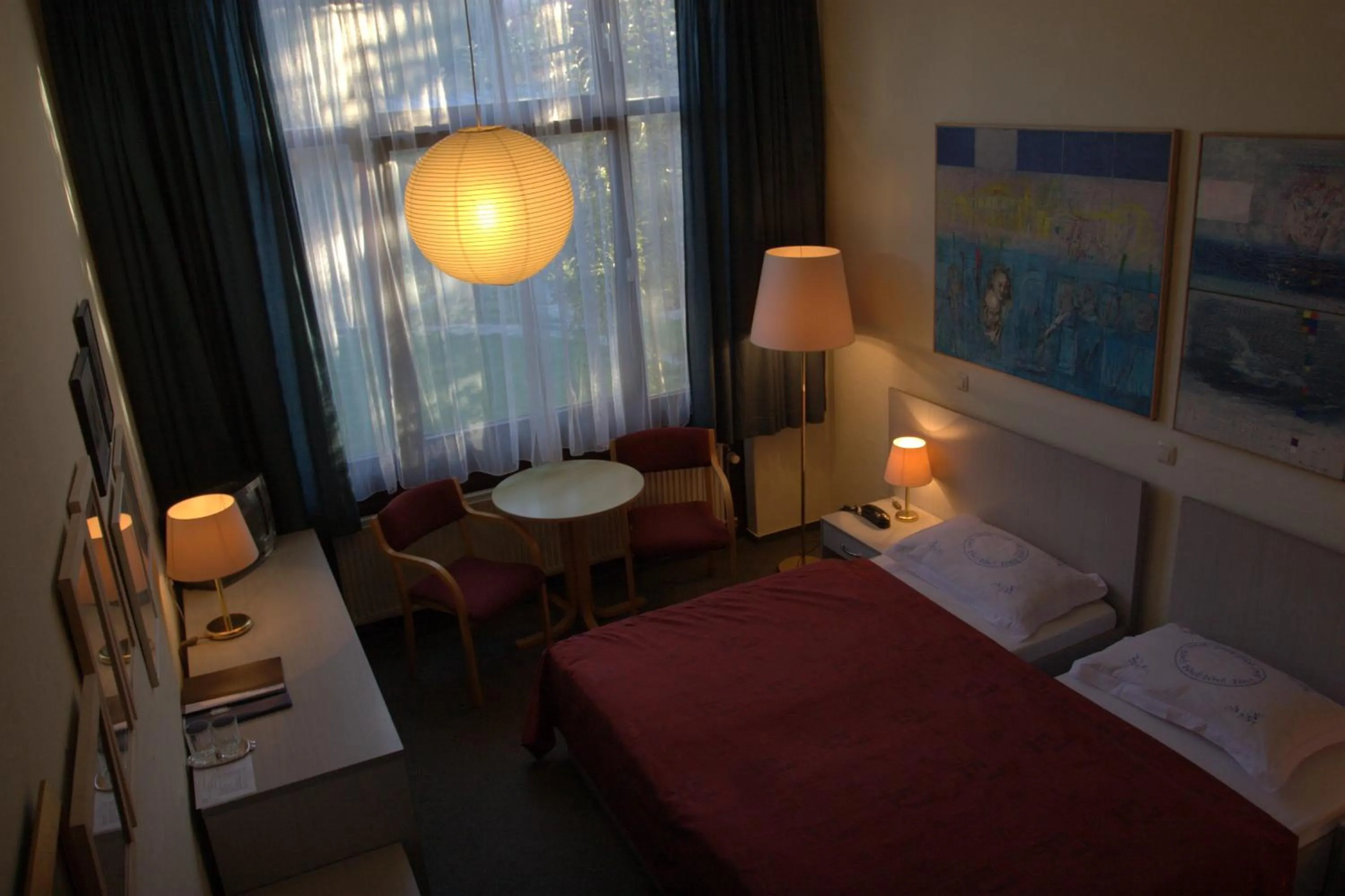 Photo of the whole room, Bed in Berlin ART Hotel