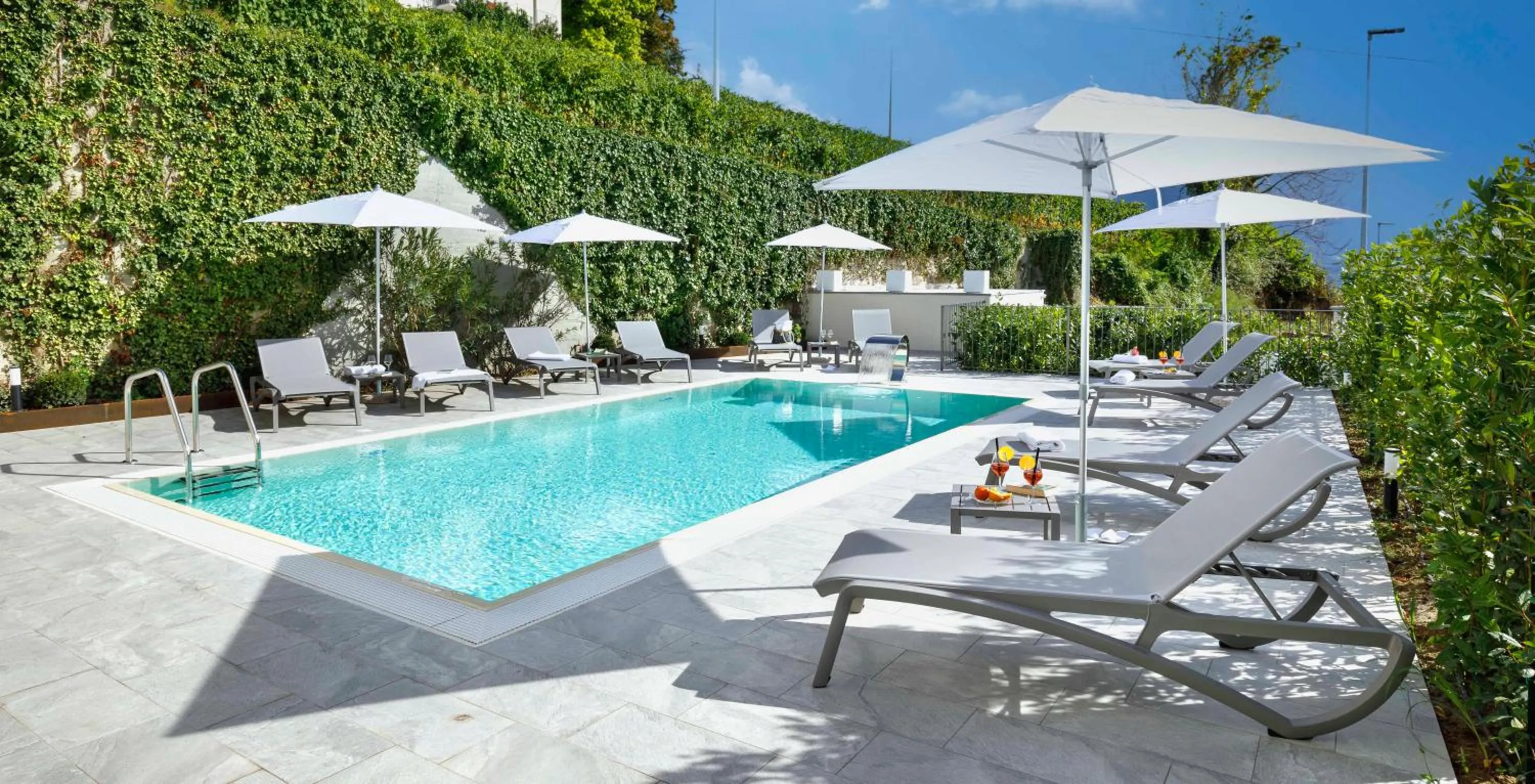 Swimming pool in Villa Gremì - Monforte d'Alba