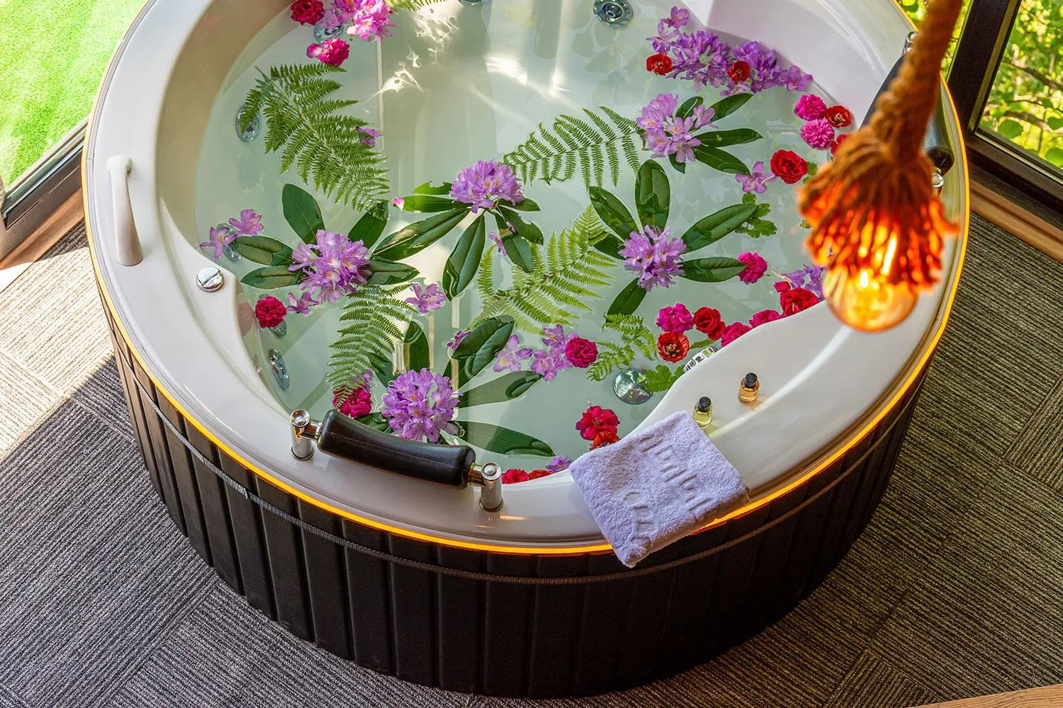 Garden in Pavri suit bungalov