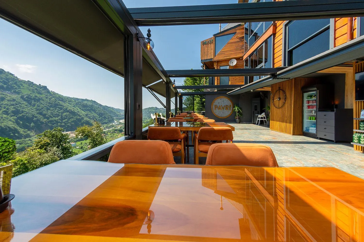 Restaurant/places to eat in Pavri suit bungalov