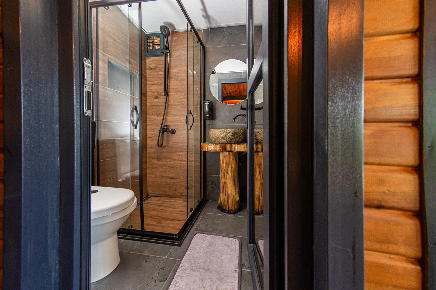 Shower in Pavri suit bungalov