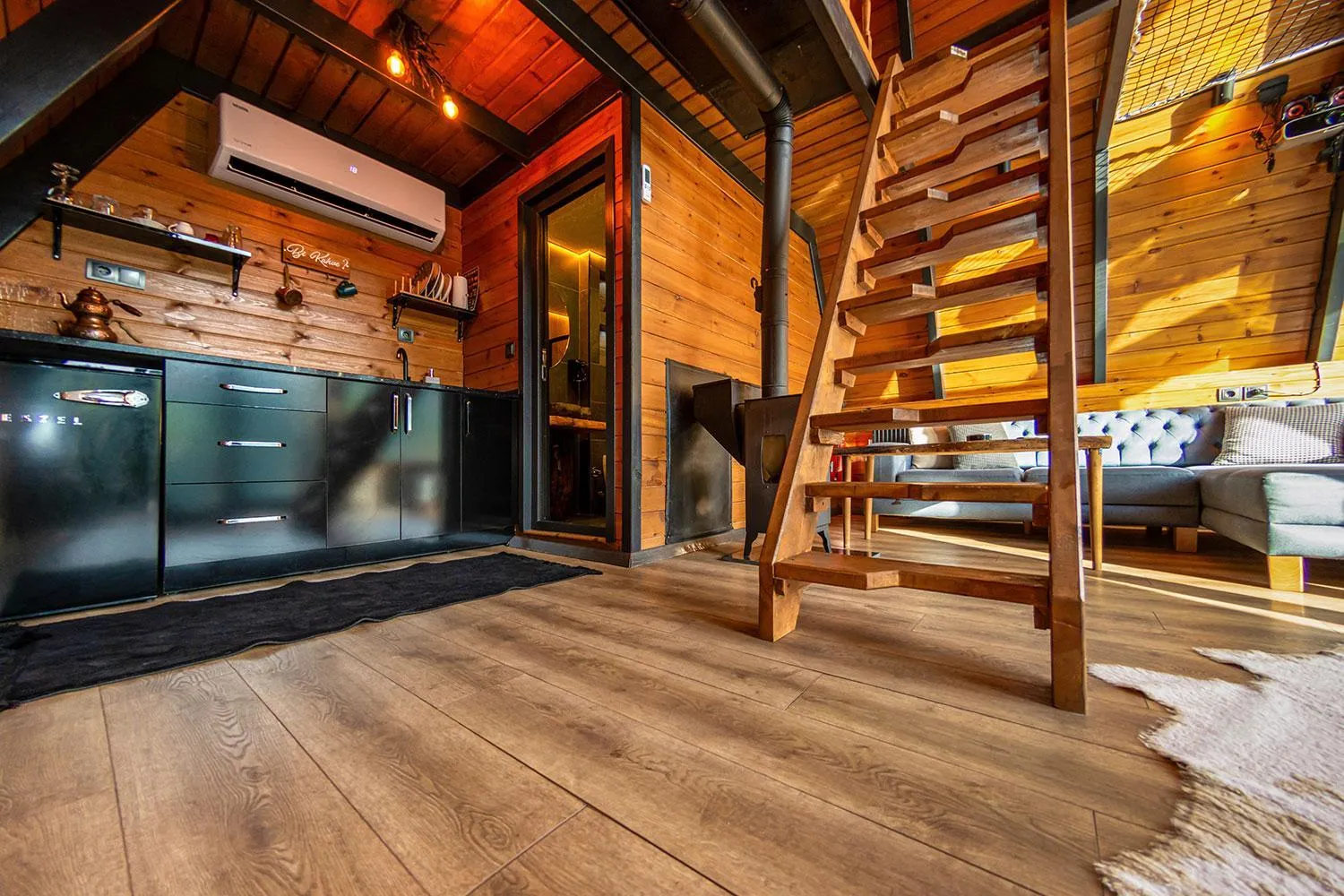 Photo of the whole room in Pavri suit bungalov