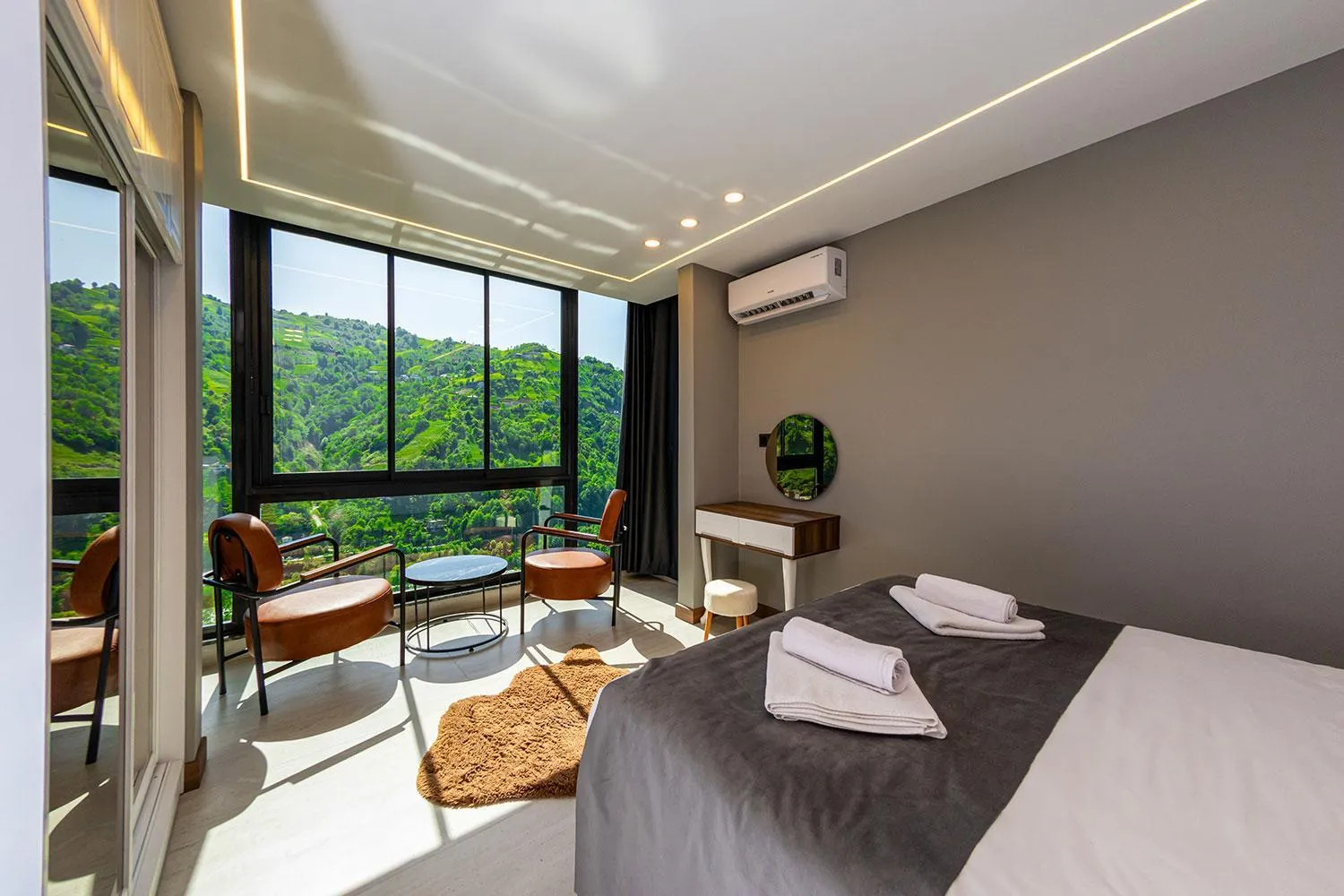 Bed in Pavri suit bungalov