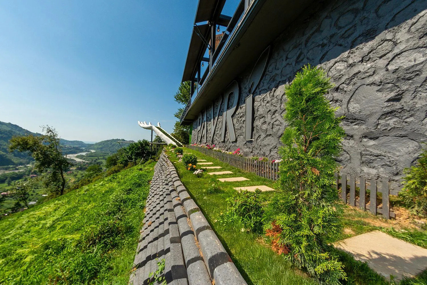 Restaurant/places to eat in Pavri suit bungalov