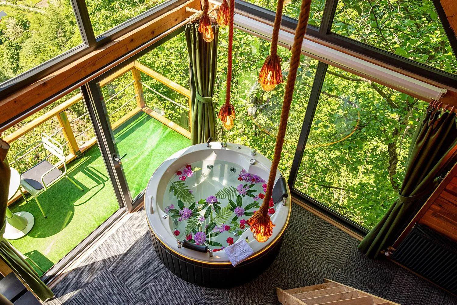 Spring in Pavri suit bungalov