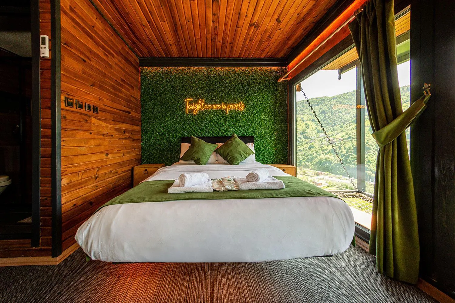 Bed in Pavri suit bungalov