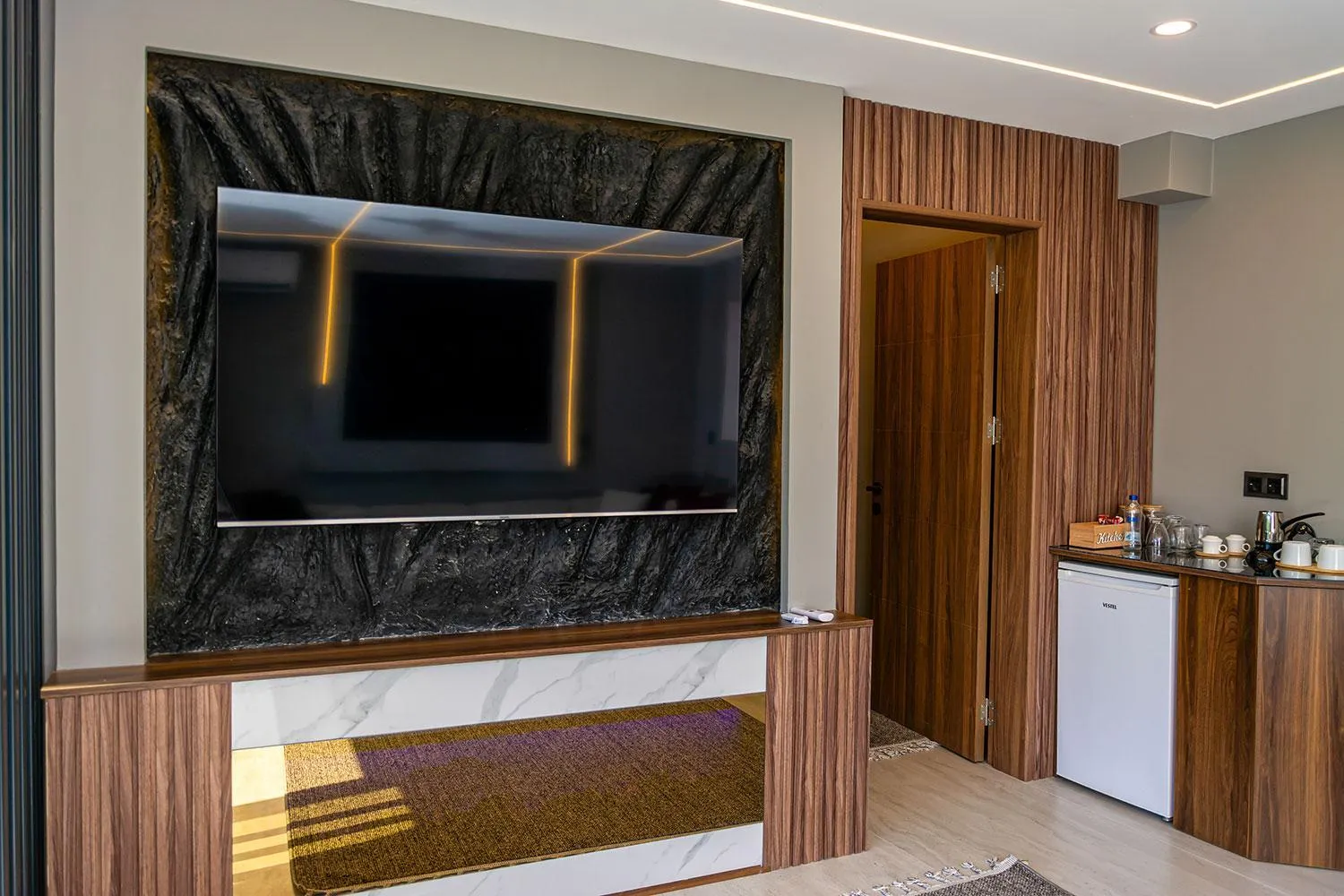 TV and multimedia in Pavri suit bungalov