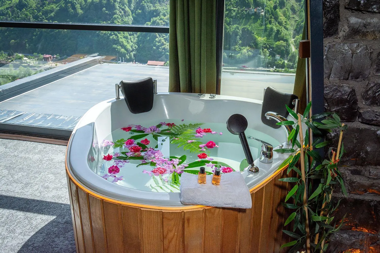 Natural landscape in Pavri suit bungalov