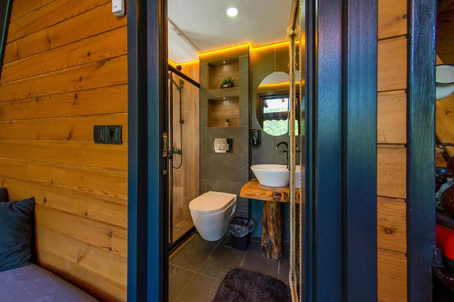 Shower in Pavri suit bungalov