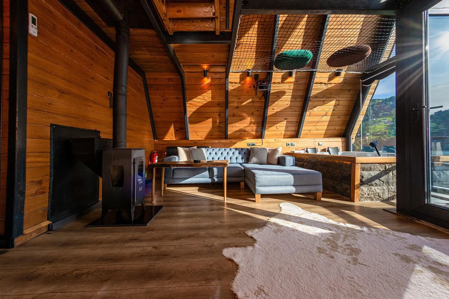 Lake view in Pavri suit bungalov