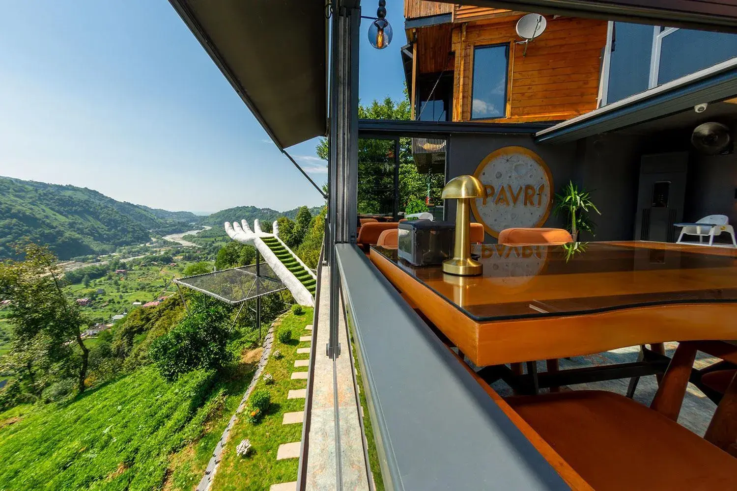 Restaurant/places to eat in Pavri suit bungalov Restaurant/places to eat in Pavri suit bungalov